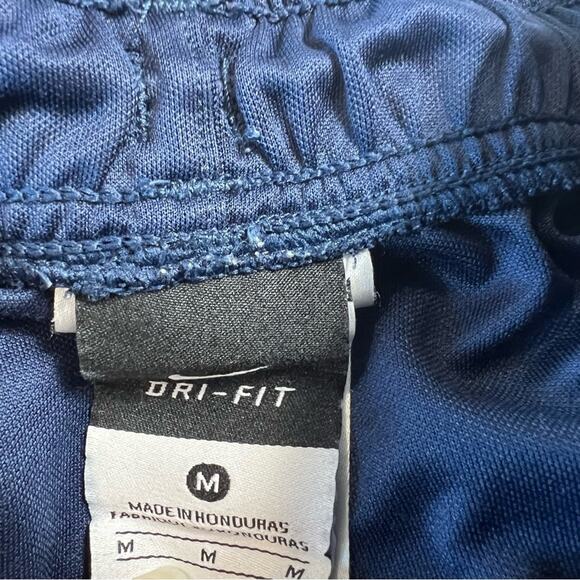 Boy's Shorts Medium 8 Bundle of 3 Items Nike, Cat and Jack, Old Navy Casual Fit - Picture 4 of 8